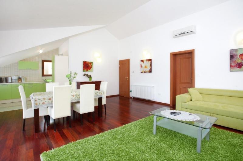 Apartament - Mare Tisno