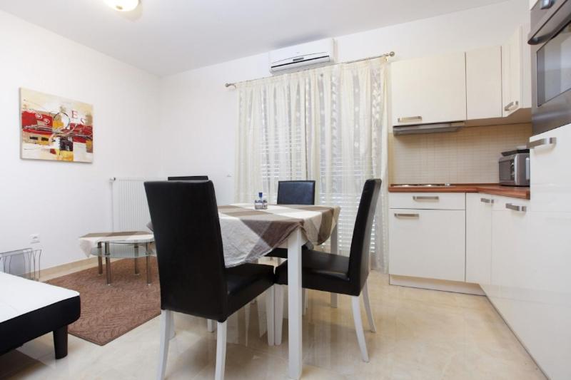 - Mare Apartment Tisno